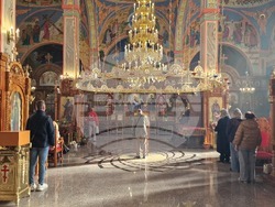 Шумен - храм „Свети Три Светители“ - неделна служба