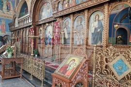 Шумен - храм „Свети Три Светители“ - неделна служба