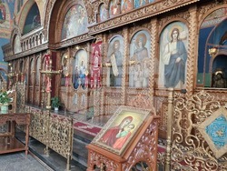 Шумен - храм „Свети Три Светители“ - неделна служба