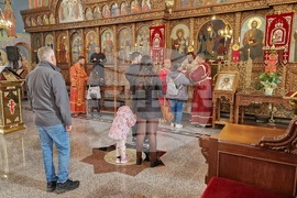 Шумен - храм „Свети Три Светители“ - неделна служба