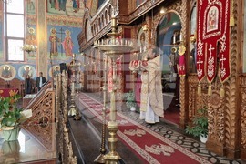 Шумен - храм „Свети Три Светители“ - неделна служба