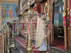 Шумен - храм „Свети Три Светители“ - неделна служба