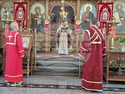 Шумен - храм „Свети Три Светители“ - неделна служба