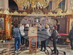 Шумен - храм „Свети Три Светители“ - неделна служба