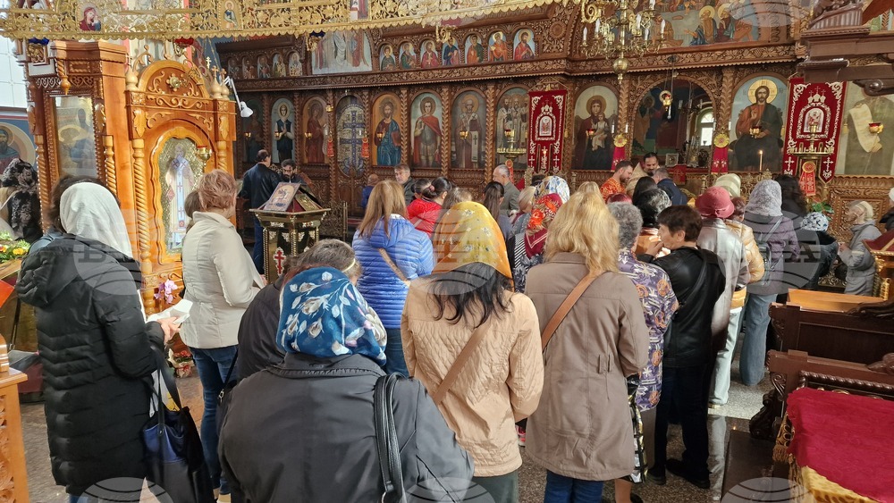 Отец Иван припомни Евангелието от Лука и призова за въвеждане на вероучение в училищата в проповедта си в шуменския храм „Св. Три Светители“