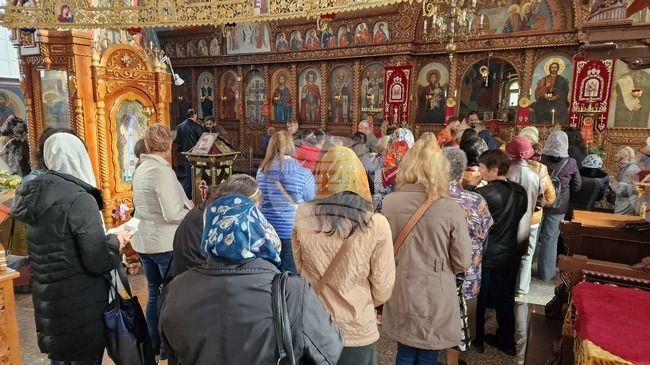 Отец Иван припомни Евангелието от Лука и призова за въвеждане на вероучение в училищата в проповедта си в шуменския храм „Св. Три Светители“