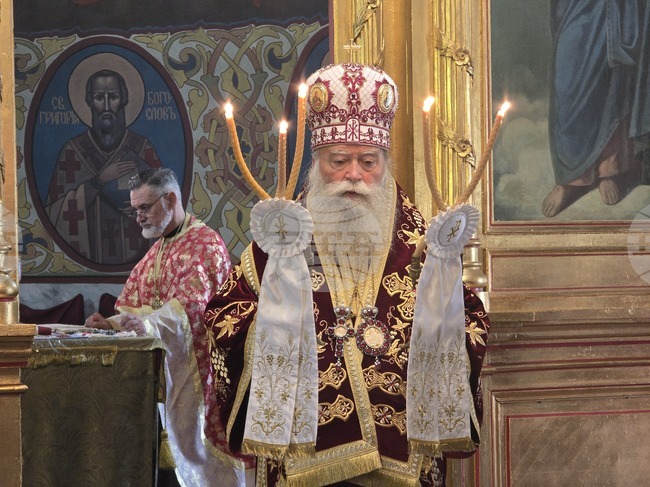 Ловеч - Ловчански митрополит Гавриил - света литургия - храм „Света Троица”
