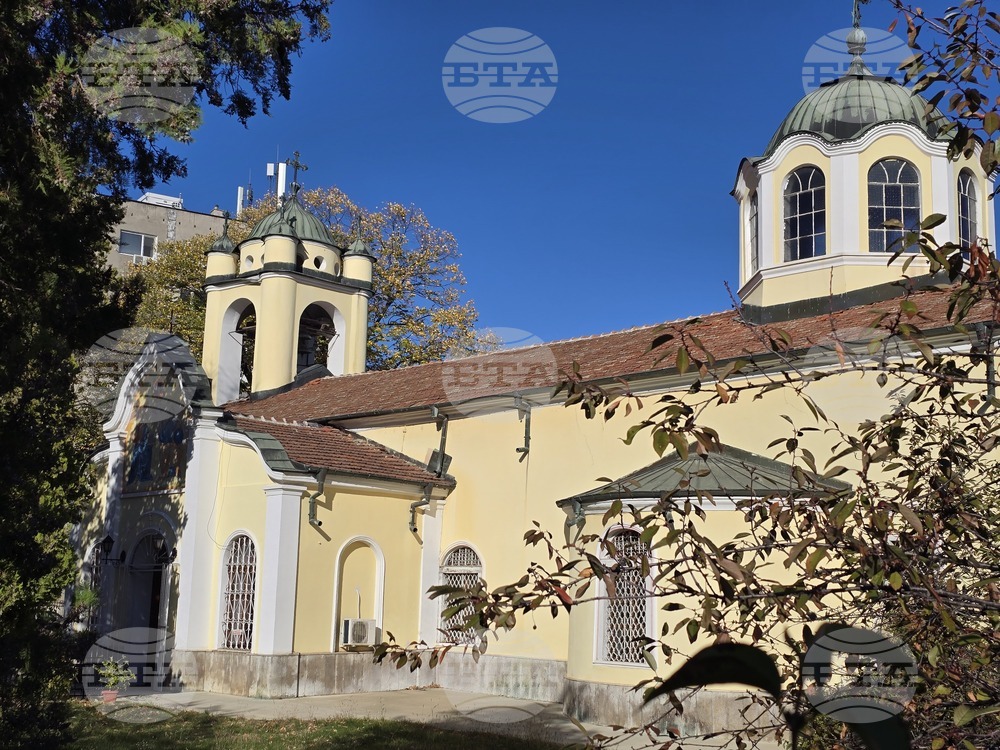 Ловеч - света литургия - храм „Света Троица”