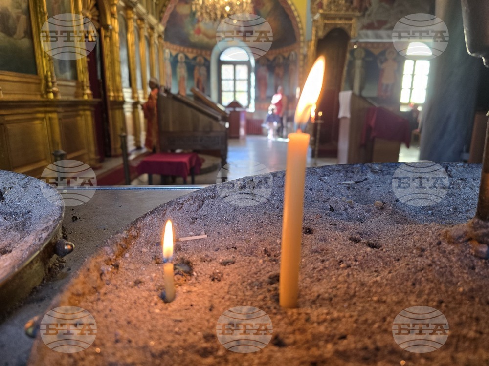 Ловеч - света литургия - храм „Света Троица”