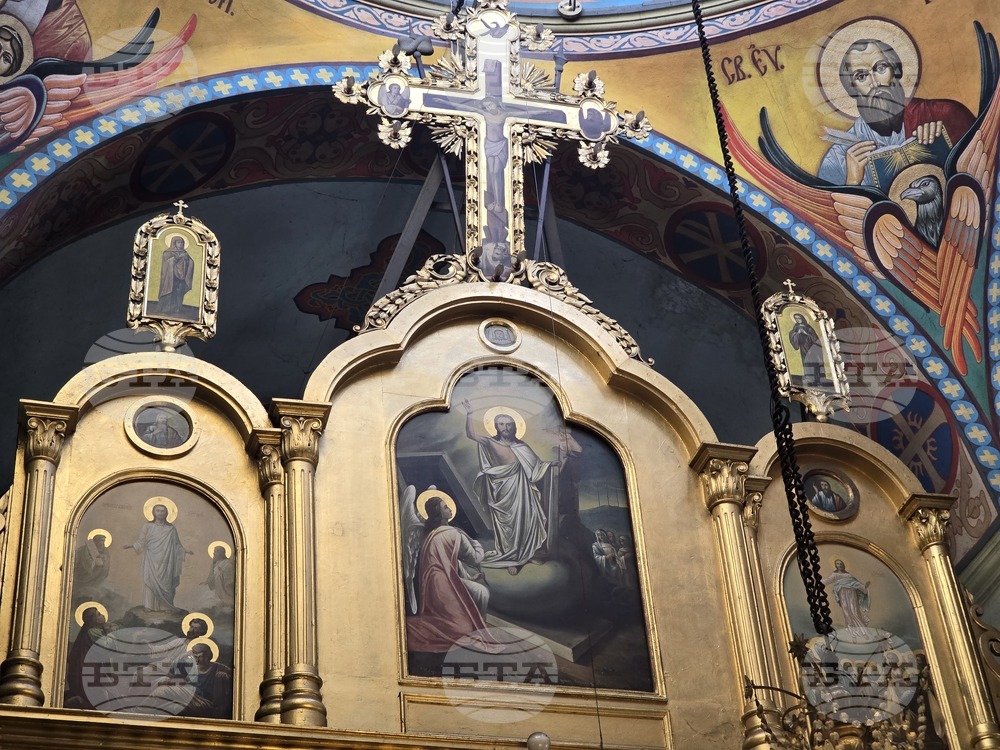 Ловеч - света литургия - храм „Света Троица”