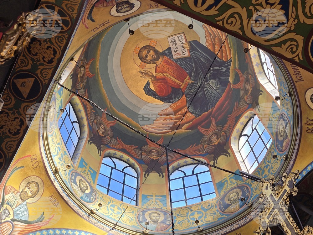 Ловеч - света литургия - храм „Света Троица”