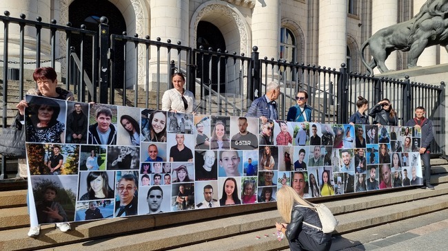 Граждани се събраха пред Съдебната палата в София в името на всички загинали по пътищата