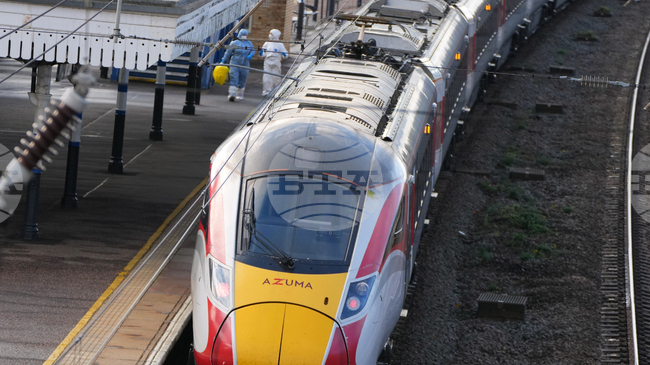Двамата арестувани за нападението в британски влак са родени във Великобритания, съобщи полицията