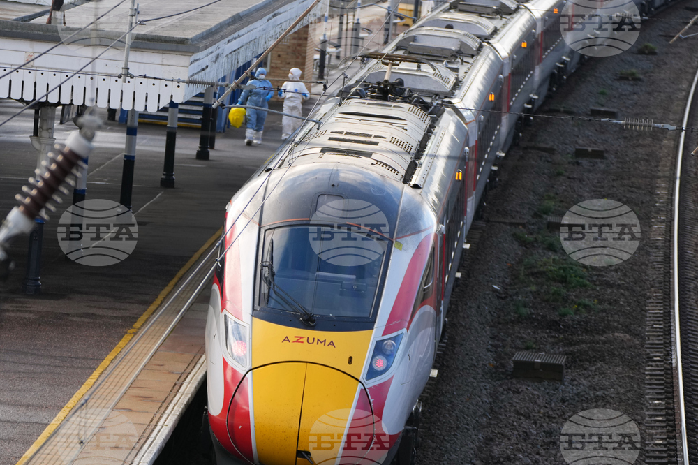 Двамата арестувани за нападението в британски влак са родени във Великобритания, съобщи полицията