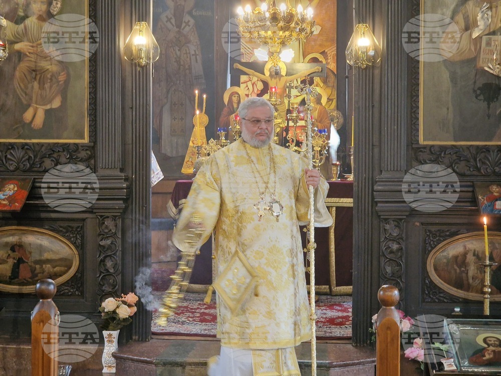 Стара Загора - храм „Света Троица“ - литургия