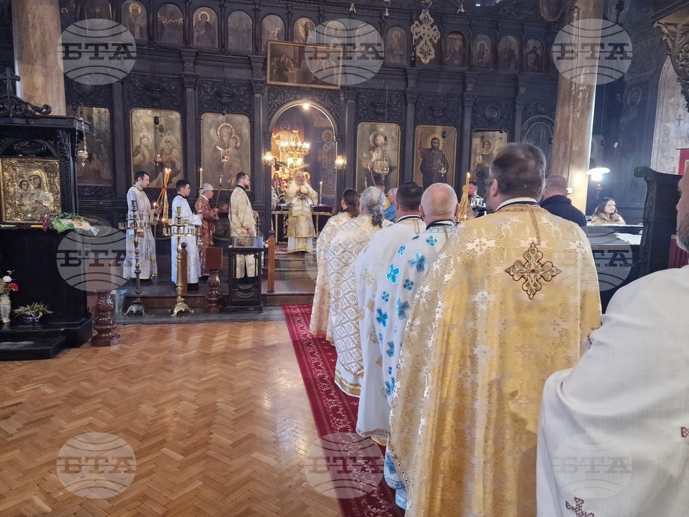 Стара Загора - храм „Света Троица“ - литургия