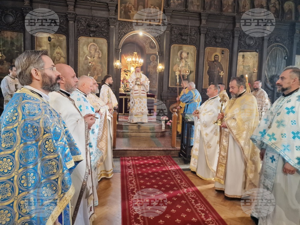 Стара Загора - храм „Света Троица“ - литургия