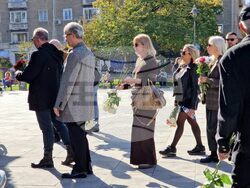 Поклонение пред тленните останки на Иван Тенев в църквата „Свети Седмочисленици“ в София