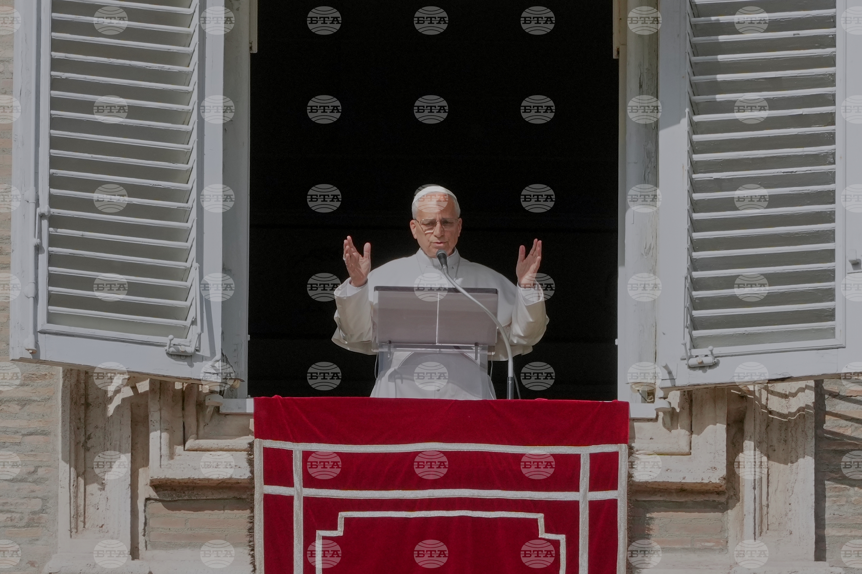 Папата остро критикува политиката на САЩ към мигрантите