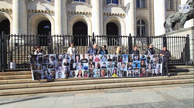 Граждани се събраха пред Съдебната палата в София в името на всички загинали по пътищата