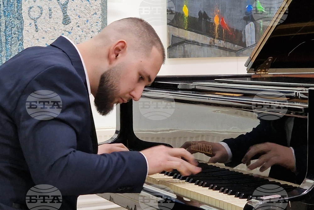 Монтана - Марио Бобоцов - концерт - пиано