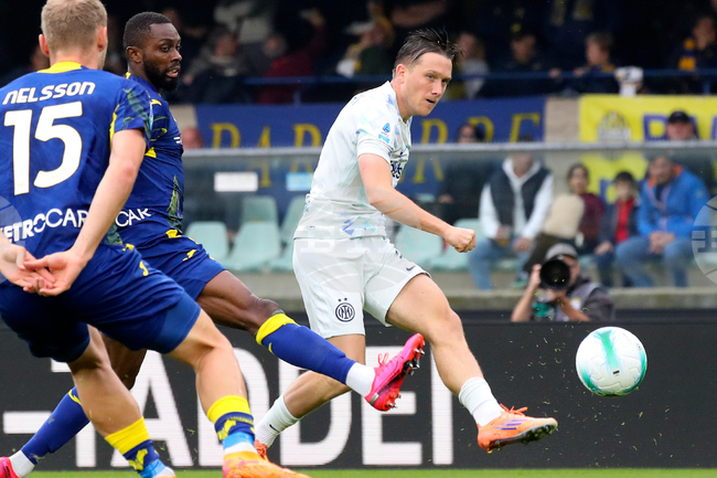 Интер победи Верона с автогол в добавеното време в мач от италианската Серия А