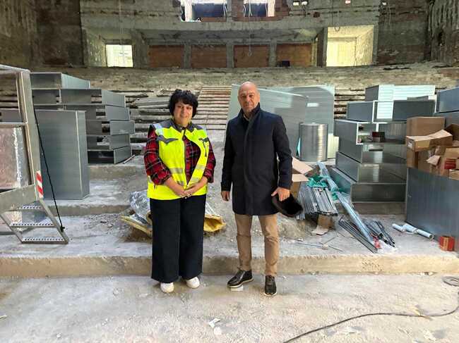 Кметът на Пловдив се е запознал на място с напредъка по реконструкцията на кино "Космос"