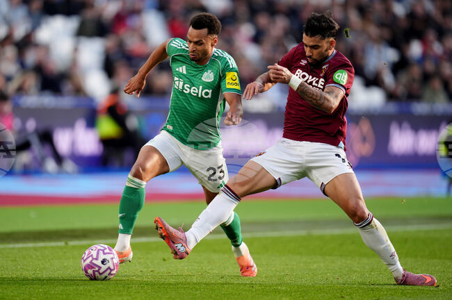 Уест Хям направи обрат срещу Нюкасъл и взе глътка въздух във Висшата лига