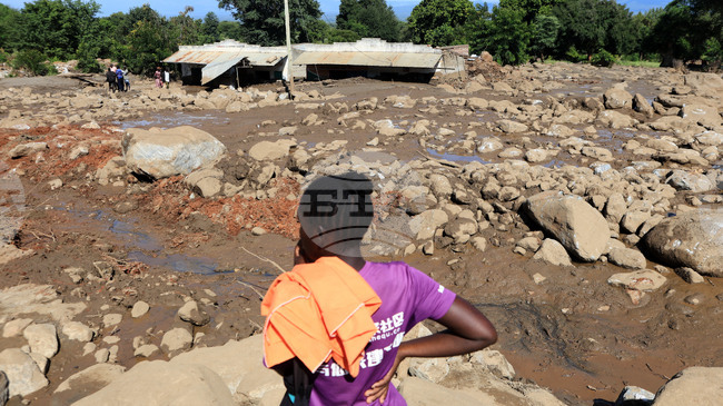Броят на жертвите на свлачищата в Кения достигна най-малко 26 души