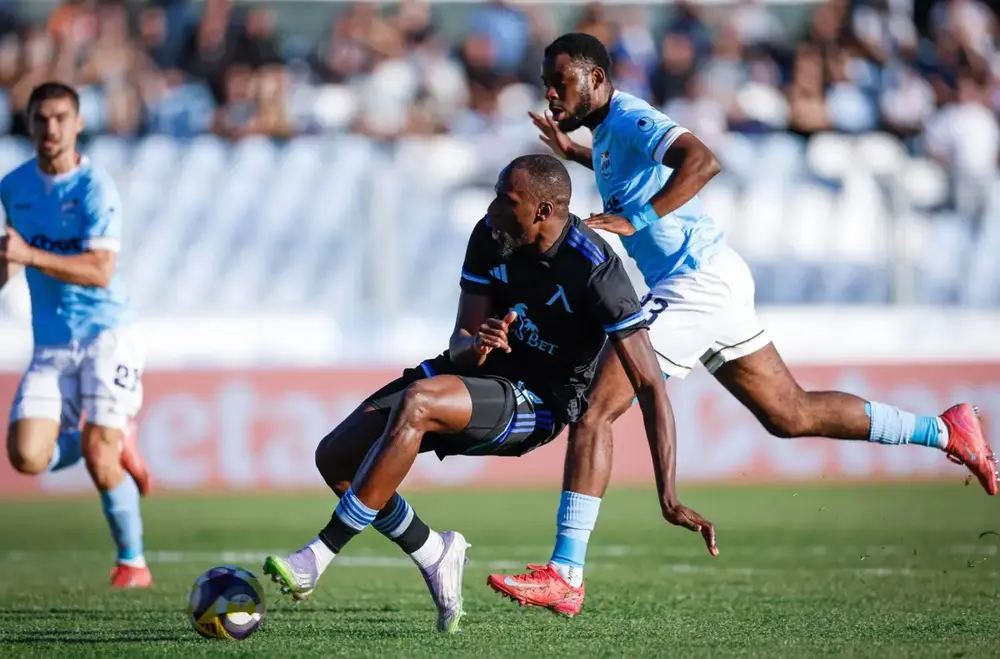 Попадения на Мустафа Сангаре и Майкон, както и автогол донесоха успеха на Левски над Арда