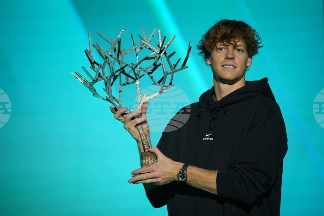 Яник Синер спечели първа титла в кариерата си от турнира от сериите "Мастърс" в Париж, в понеделник ще се завърне на върха в световната ранглиста