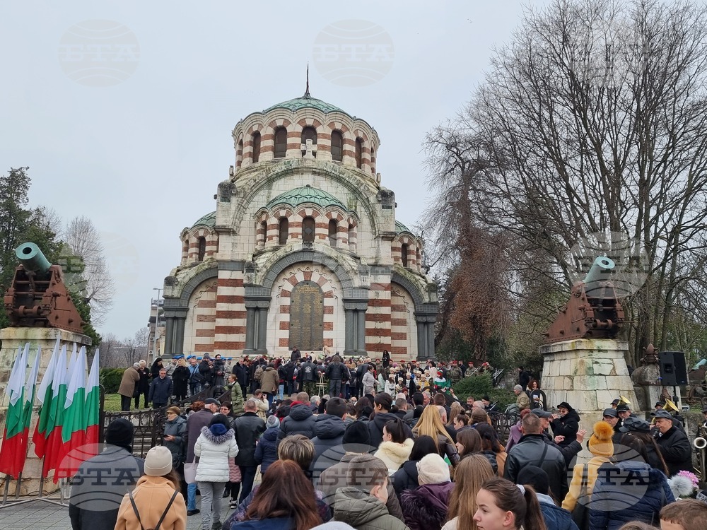 Нека помним историята, да извличаме поуките от миналото, за да имаме достойно бъдеще в Европа и в света, каза кметът на Плевен