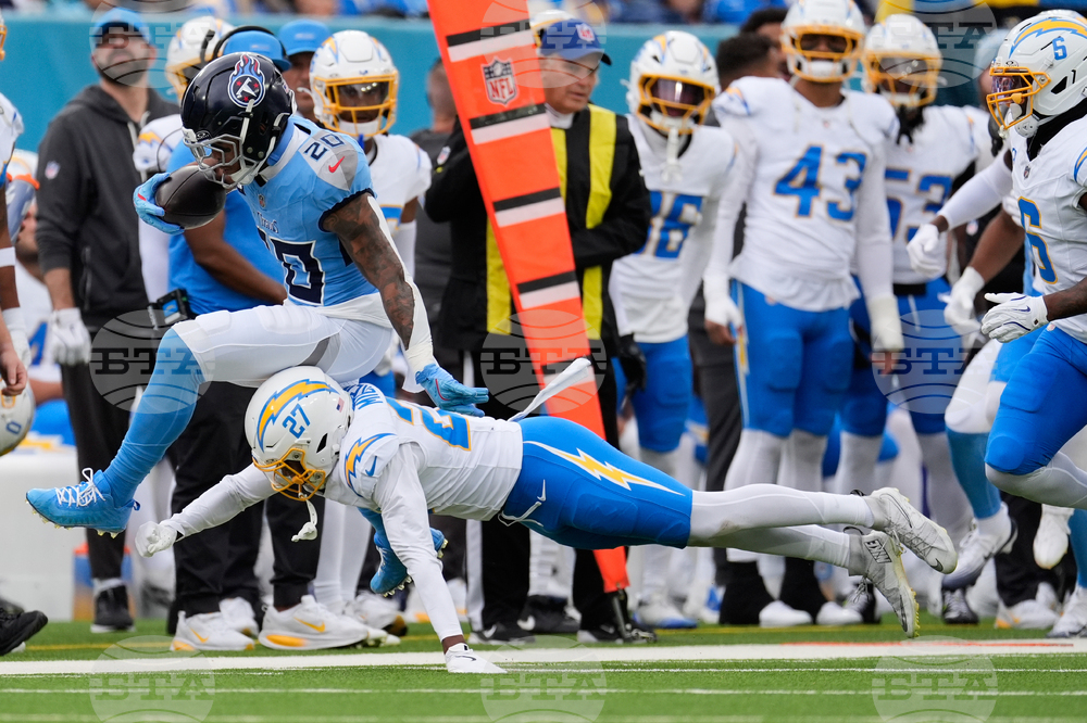 Chargers Titans Football