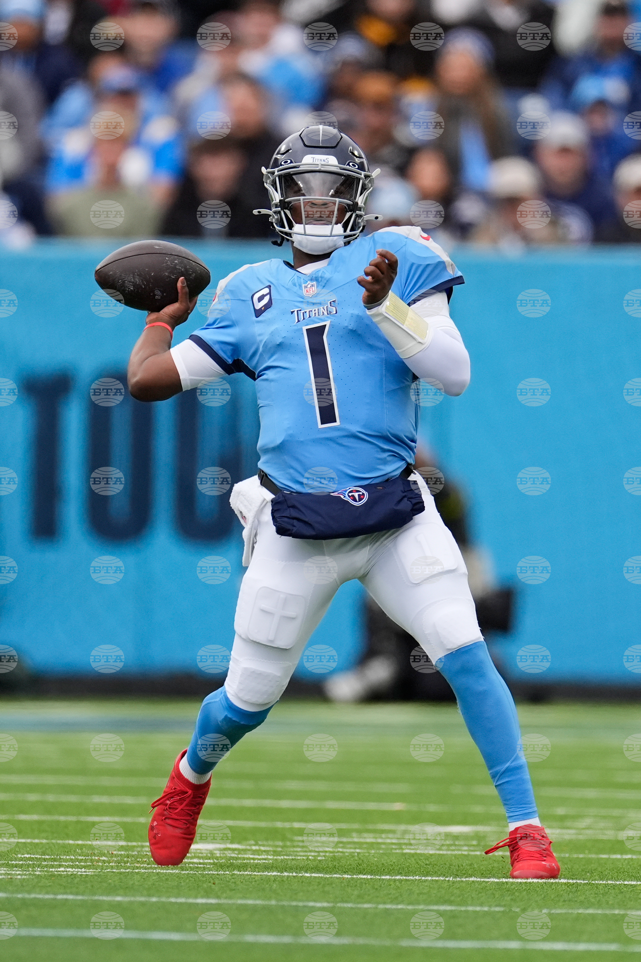 Chargers Titans Football