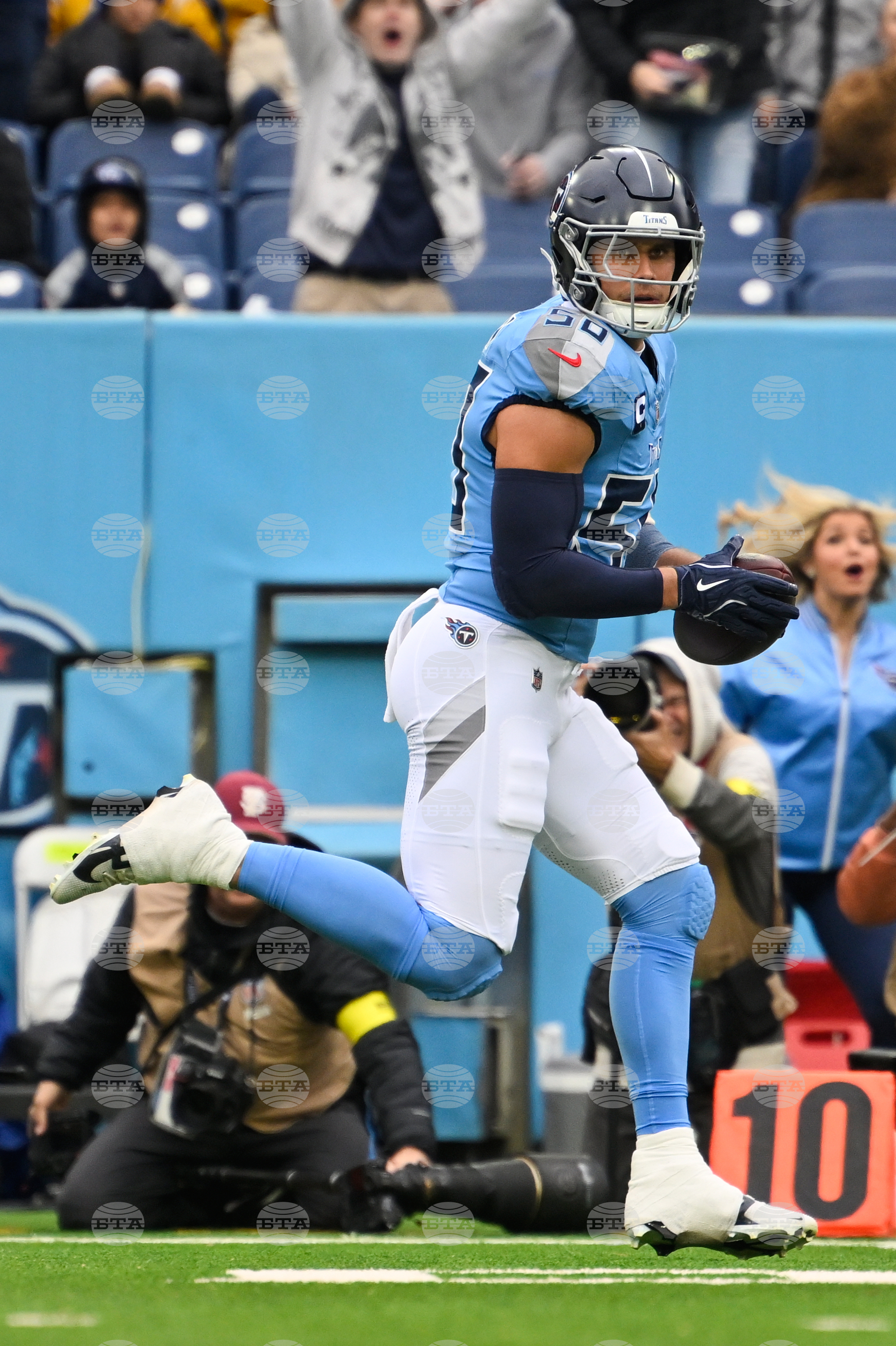 Chargers Titans Football