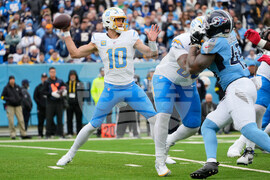 Chargers Titans Football