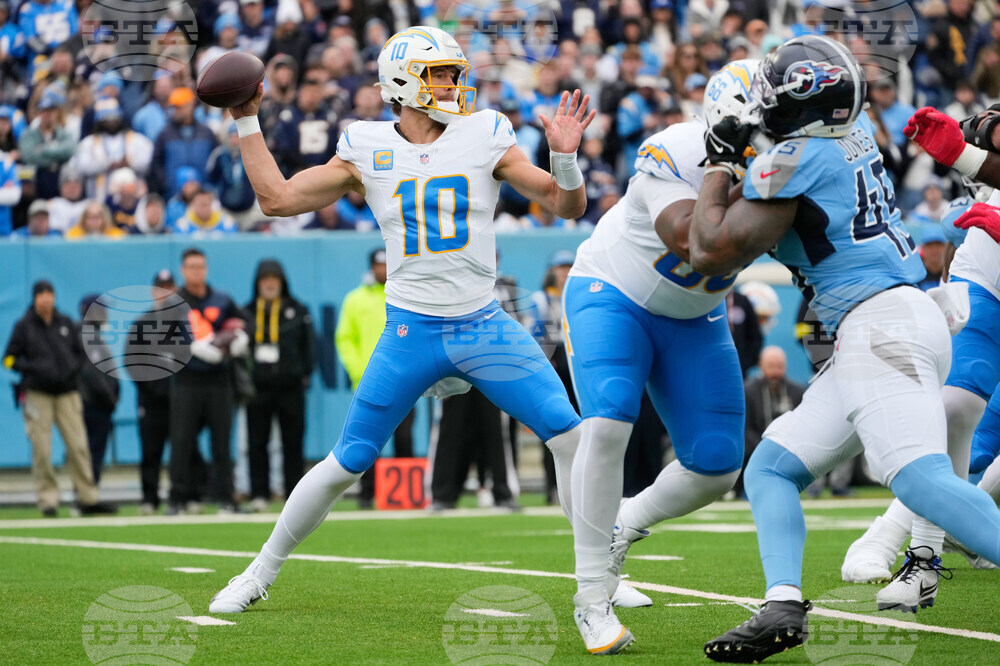 Chargers Titans Football