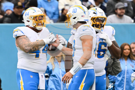 Chargers Titans Football