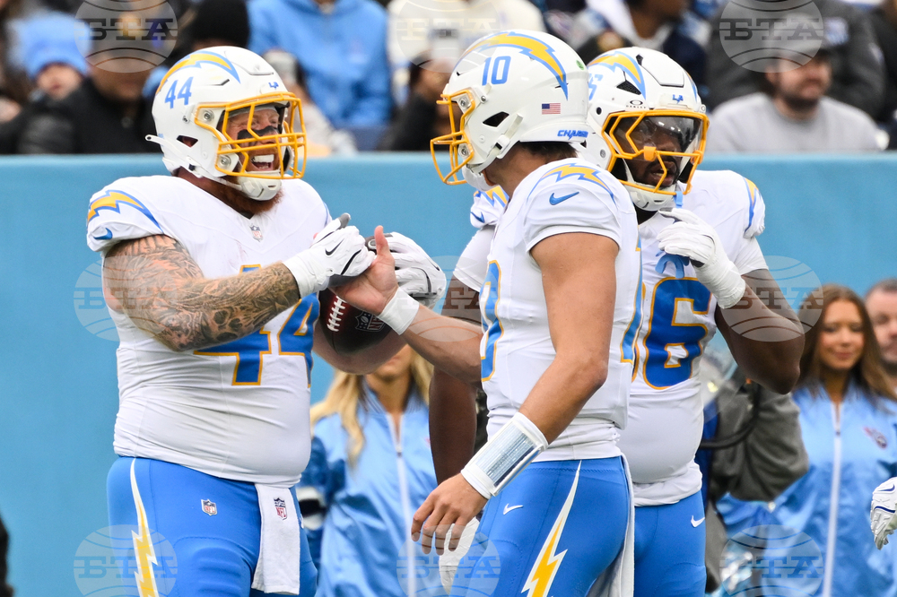 Chargers Titans Football