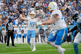 Chargers Titans Football