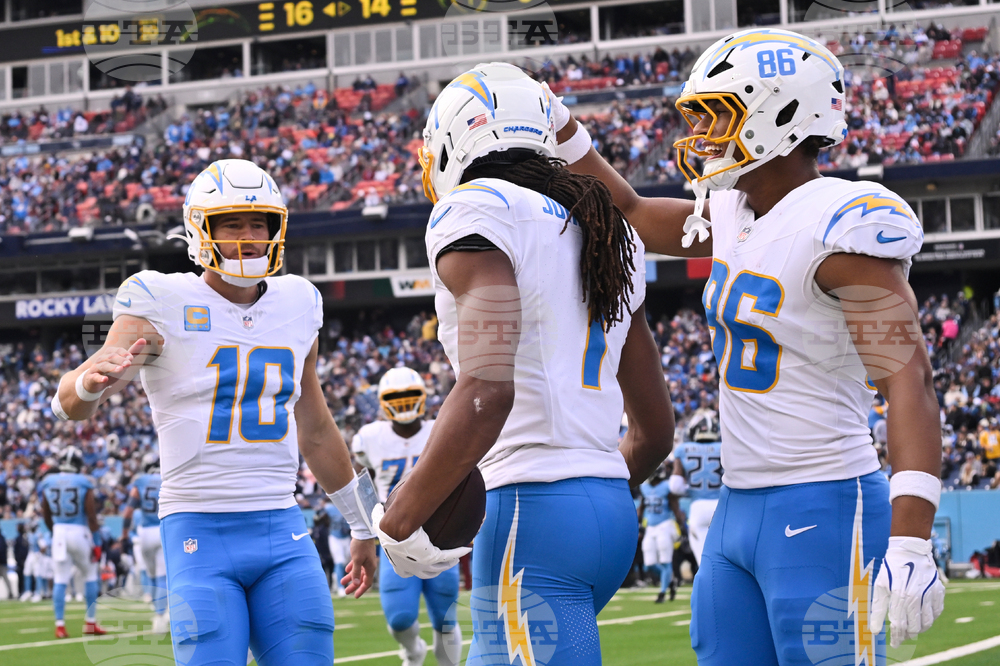 Chargers Titans Football