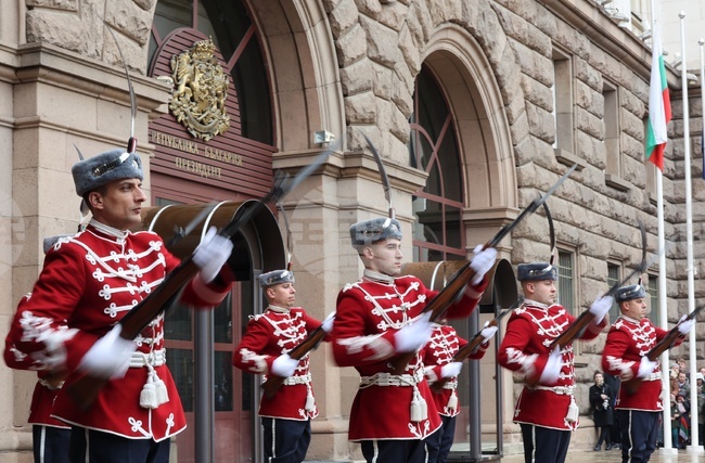 Тържествена смяна на гвардейския караул