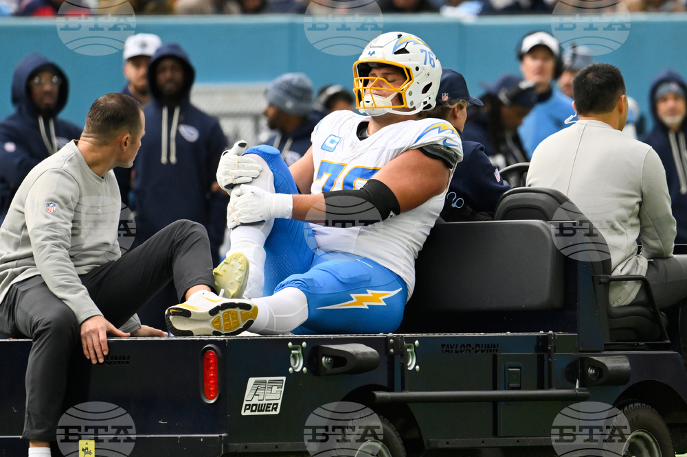 Chargers Titans Football