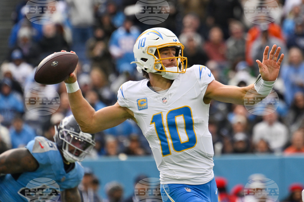 Chargers Titans Football