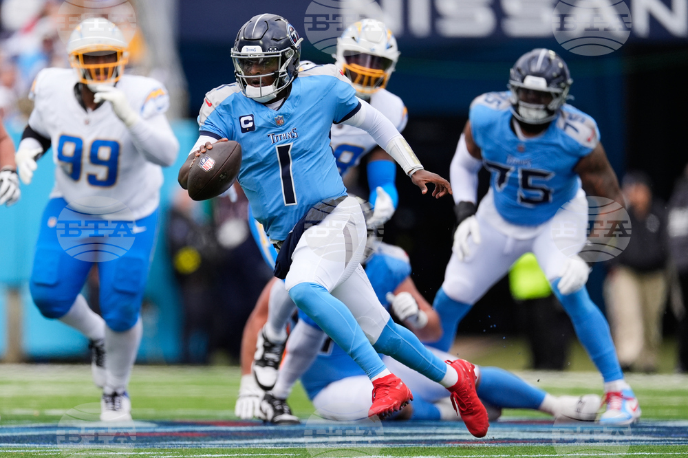 Chargers Titans Football