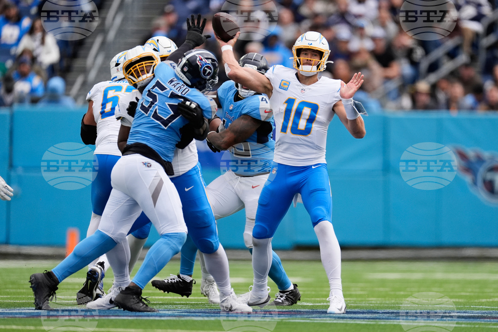 Chargers Titans Football