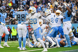 Chargers Titans Football