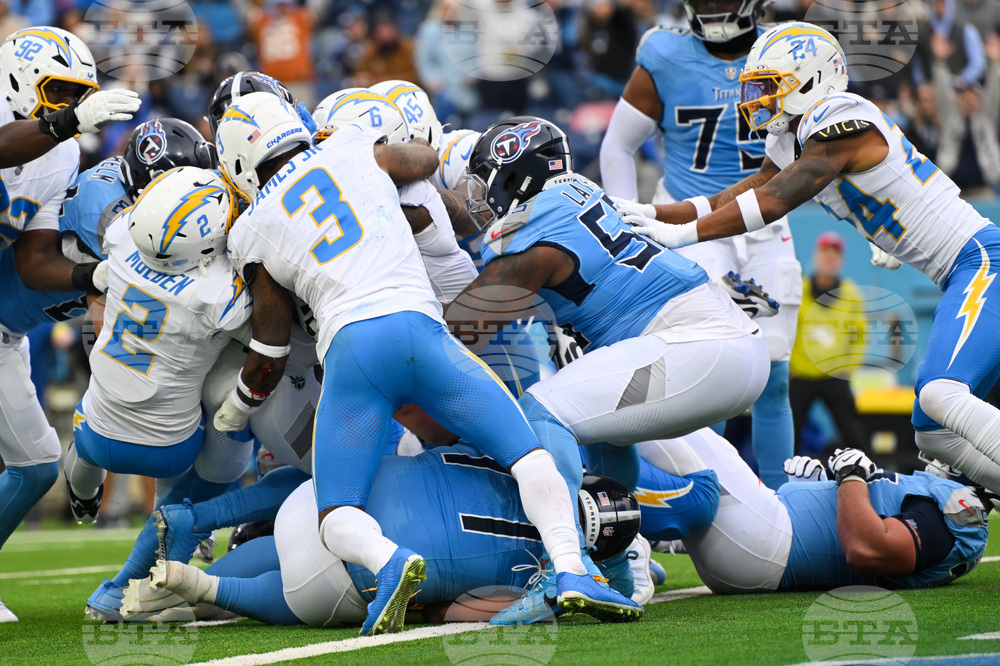 Chargers Titans Football