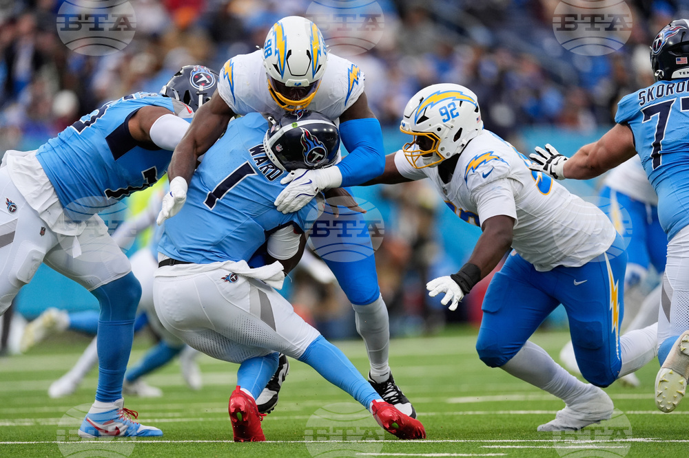 Chargers Titans Football