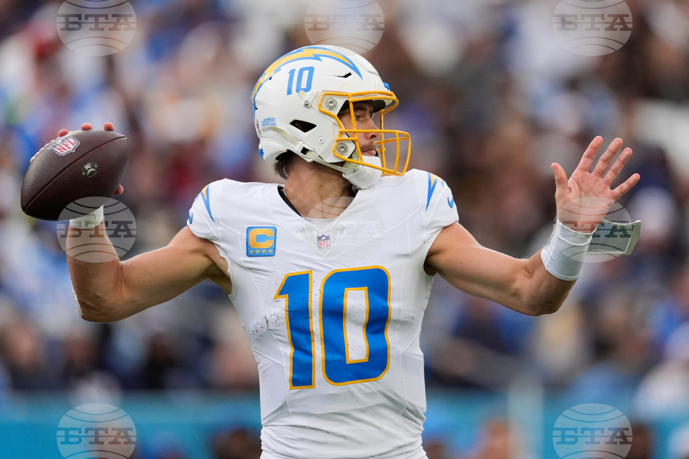 Chargers Titans Football